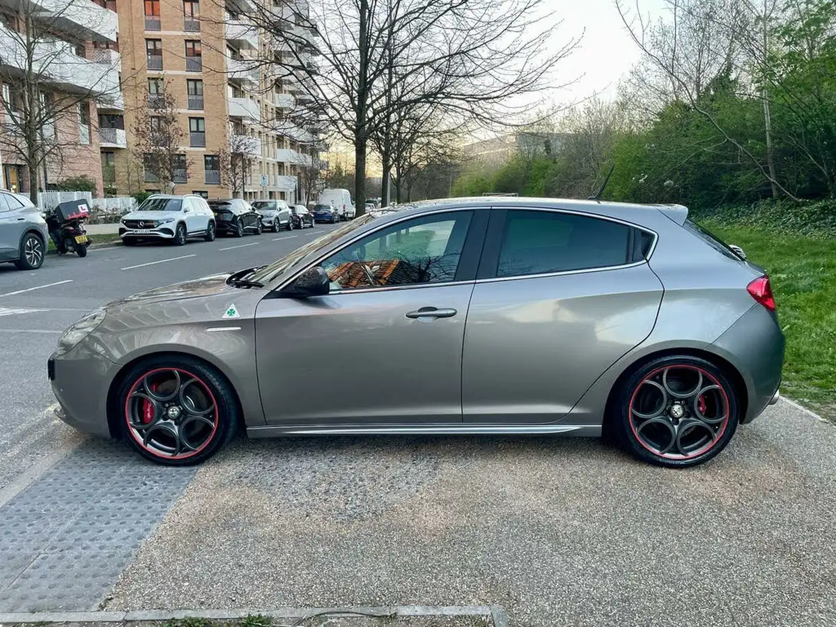 2016-alfa-romeo-giulietta-17-quadrifoglio-verde-big-20
