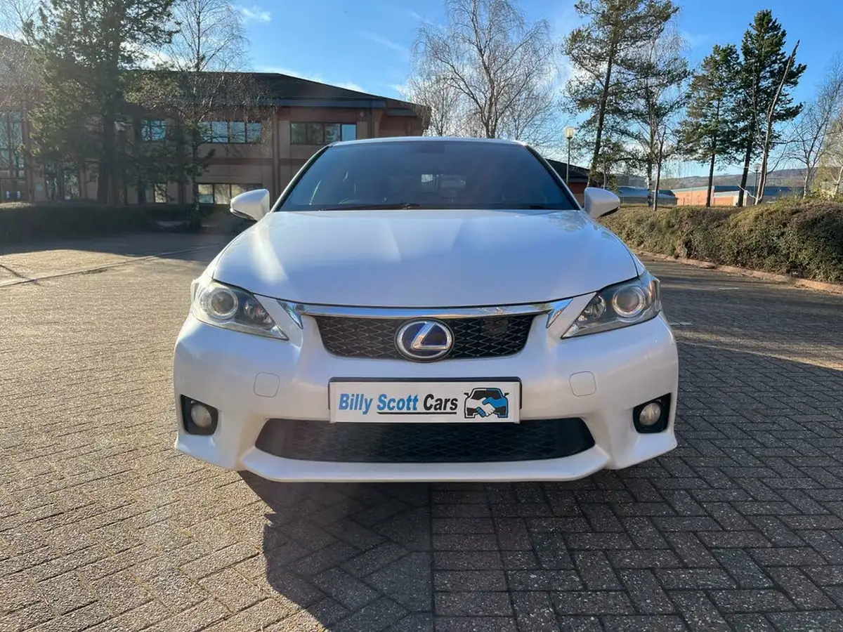 2013-lexus-ct-200h-18-f-sport-big-1
