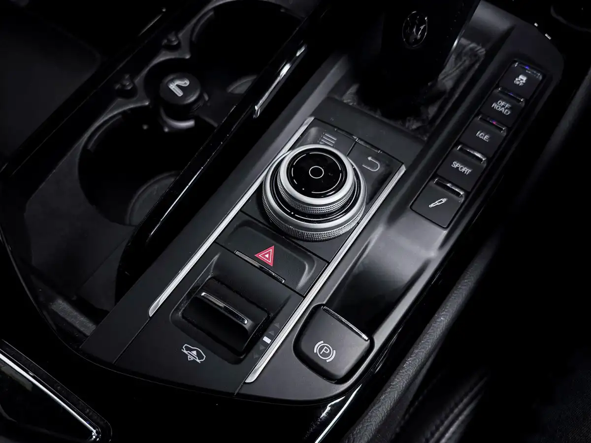 2019-maserati-levante-30-gransport-nerissimo-pack-ss-big-38