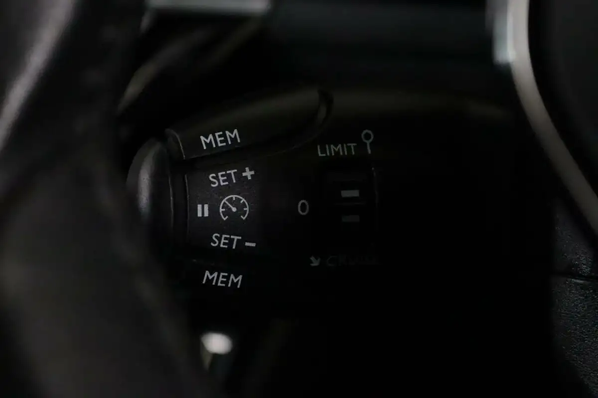 2022-peugeot-208-12-puretech-active-premium-100bhp-big-19