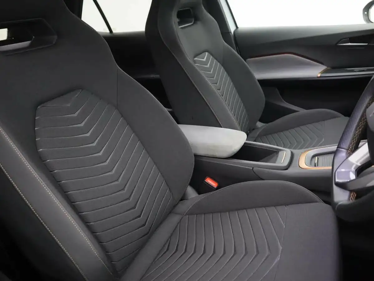 2023-cupra-born-e-v2-204ps-58kwh-big-7