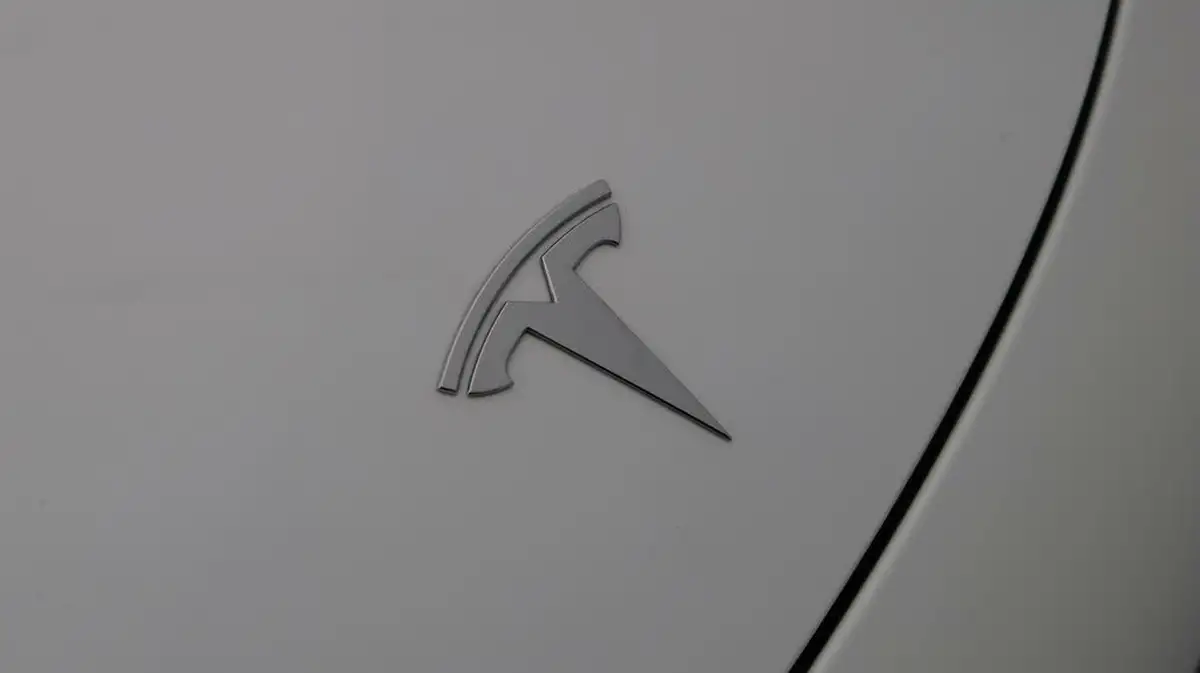 2022-tesla-model-3-e-rwd-big-22