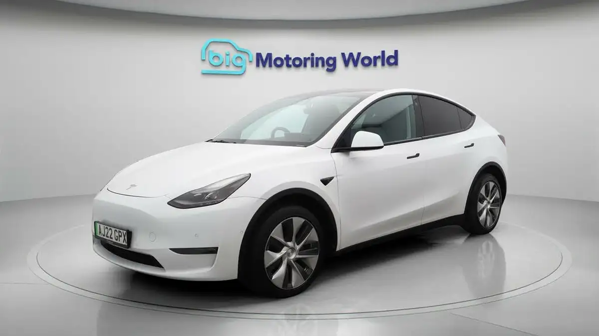 2022-tesla-model-y-e-long-range-big-3