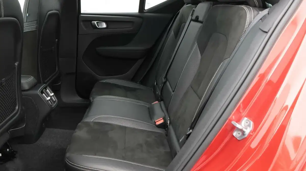 2019-volvo-xc40-20-t4-r-design-awd-big-16