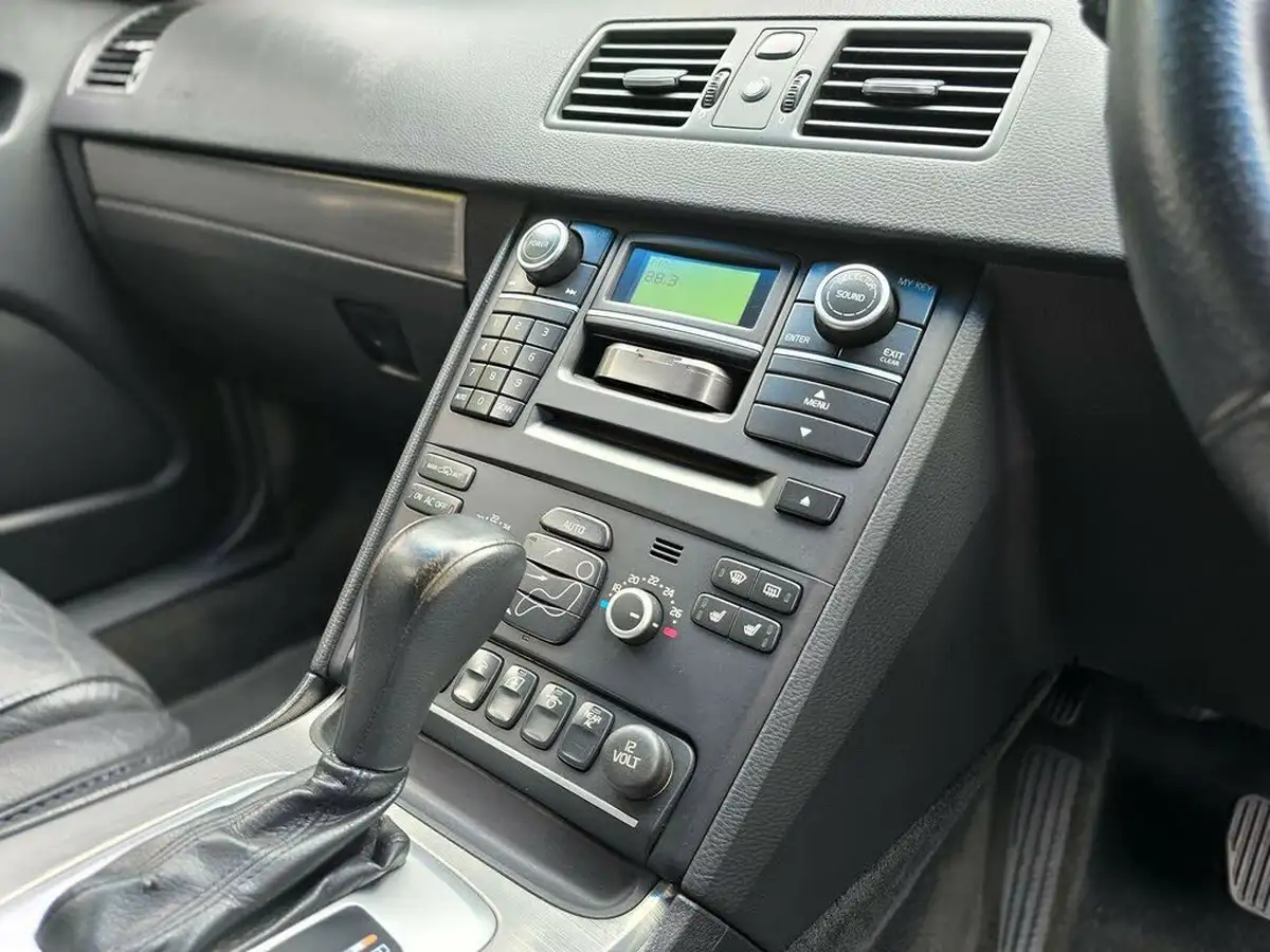 2011-volvo-xc90-32-se-lux-big-10