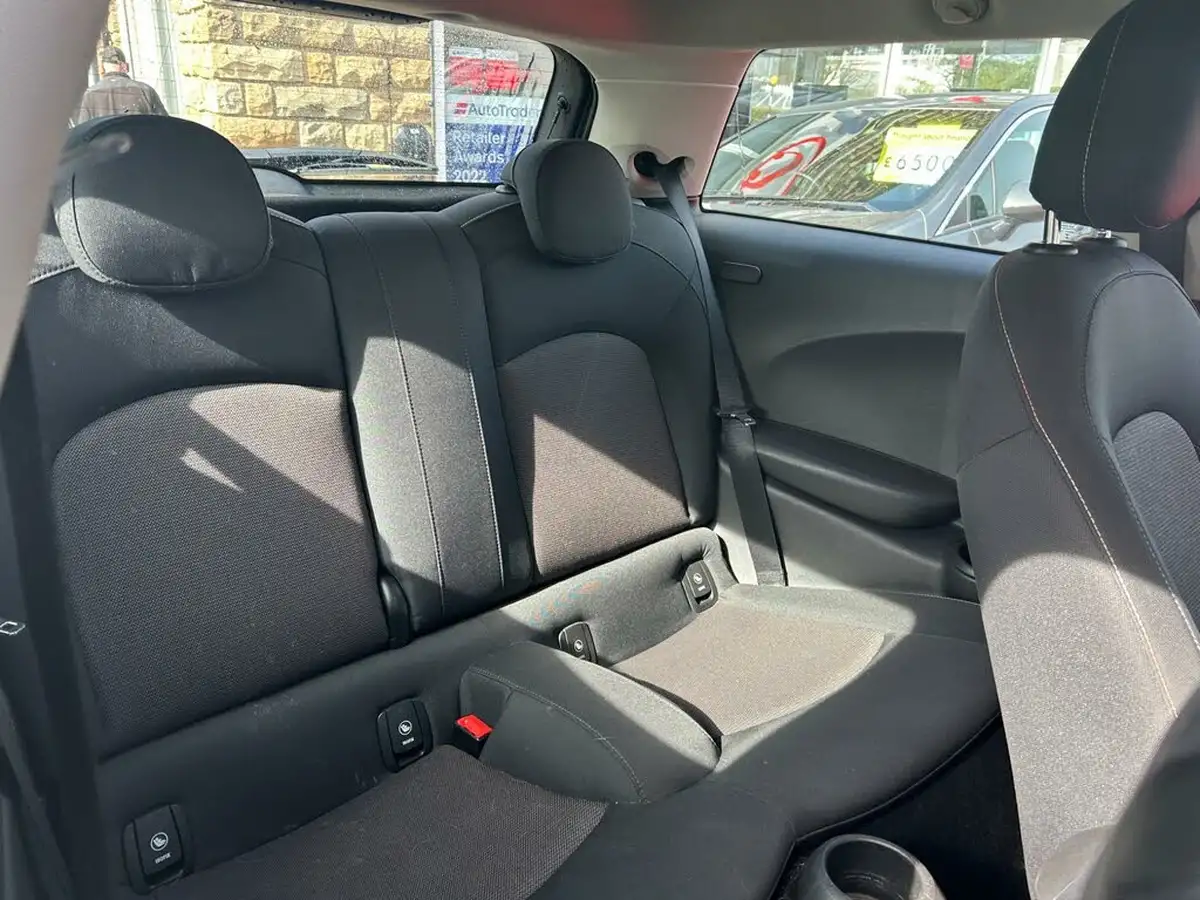 2019-mini-cooper-15-cooper-classic-hatchback-3d-big-13
