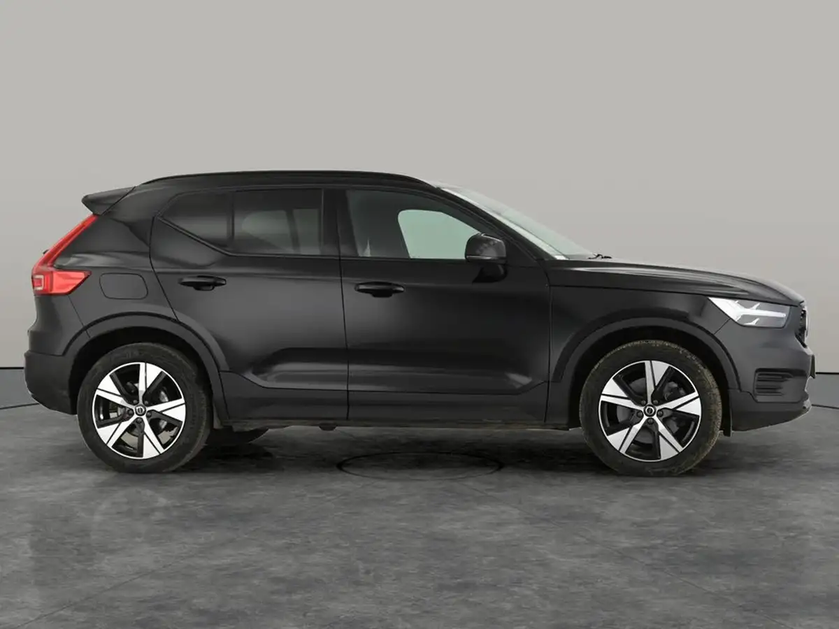 2022-volvo-xc40-15-t4-r-design-big-5