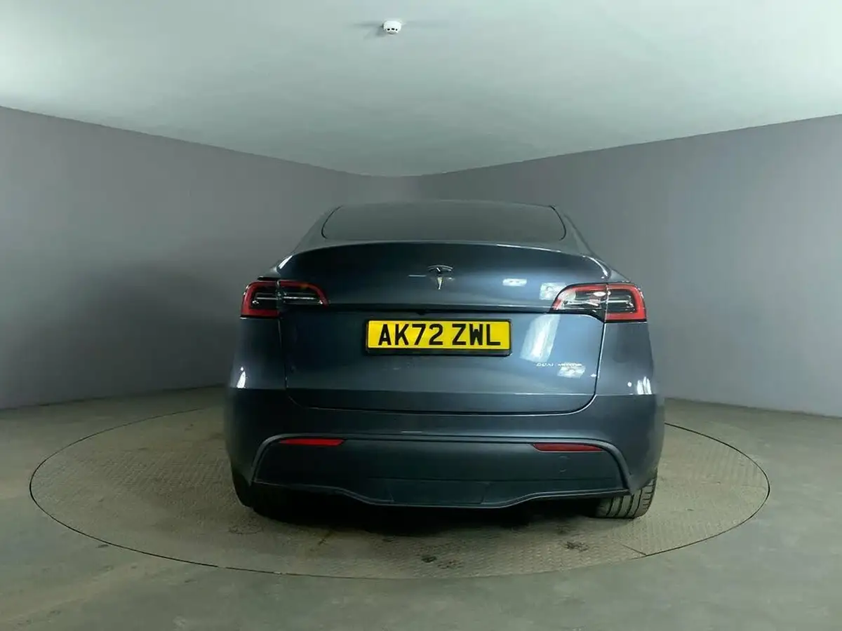 2022-tesla-model-y-e-long-range-big-6