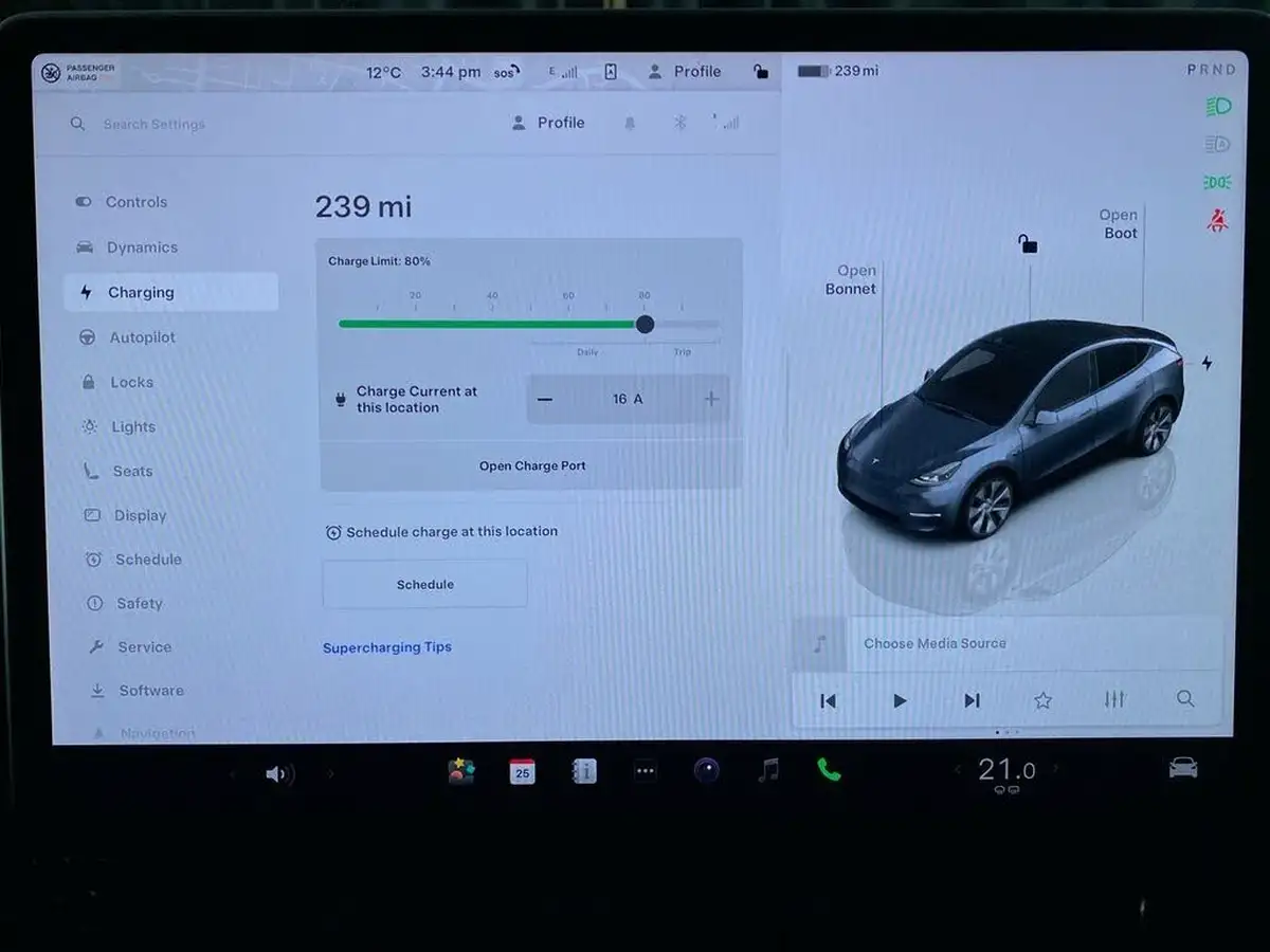 2022-tesla-model-y-e-long-range-big-30