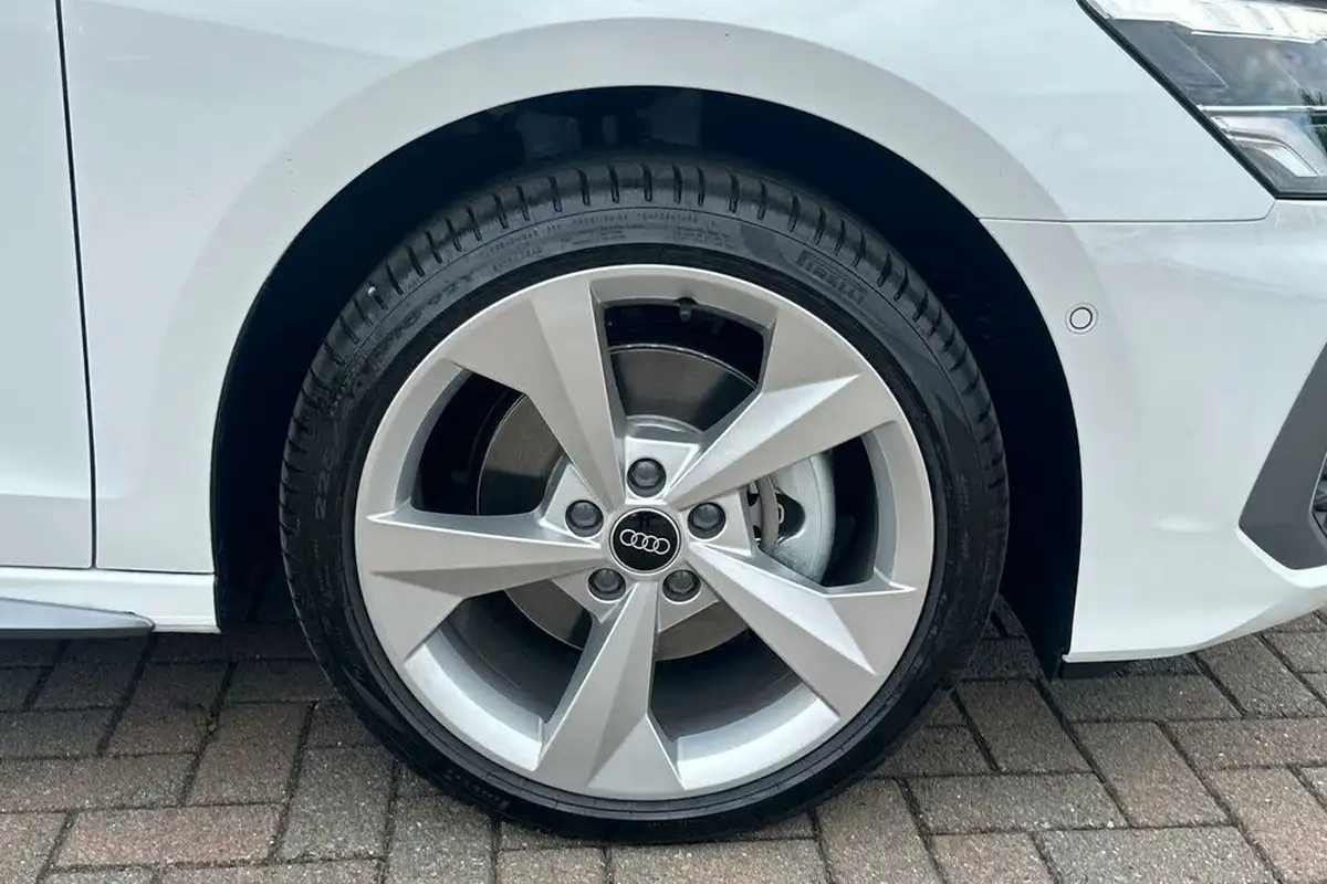 2024-audi-a3-14-40-tfsi-e-s-line-big-8