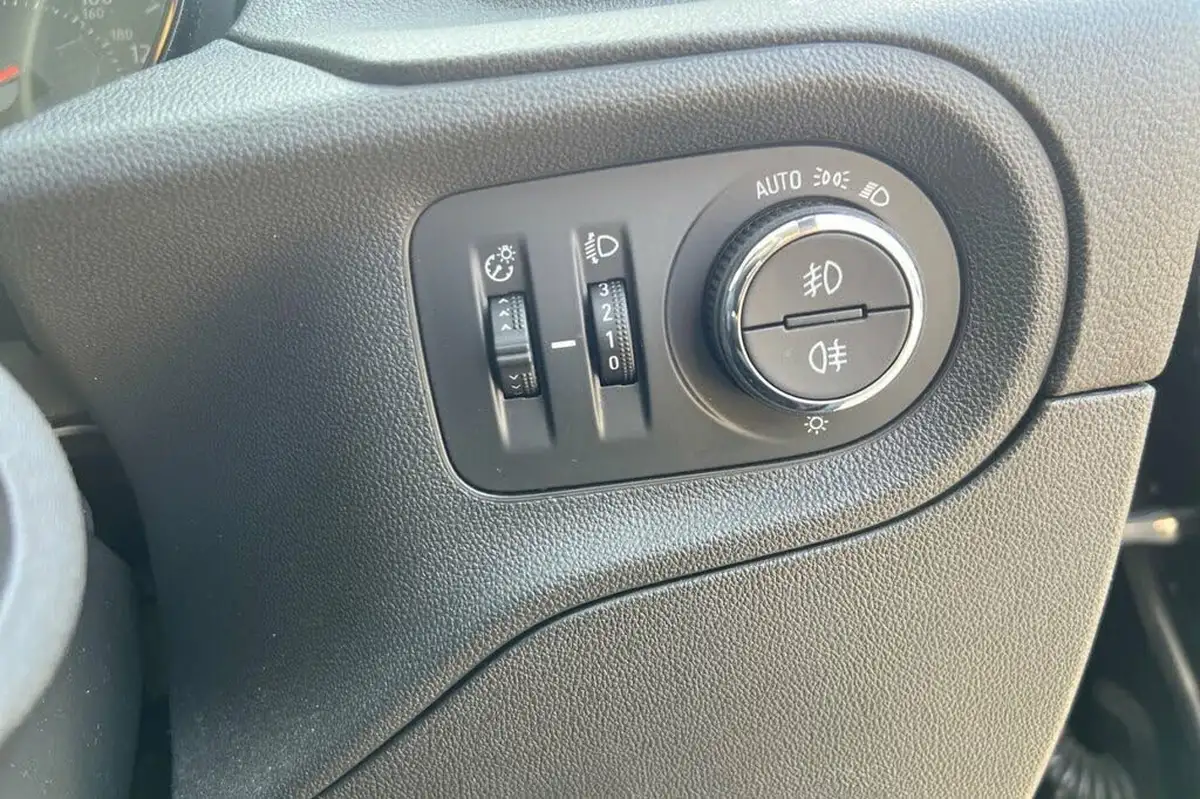 2020-vauxhall-grandland-x-12-se-big-34
