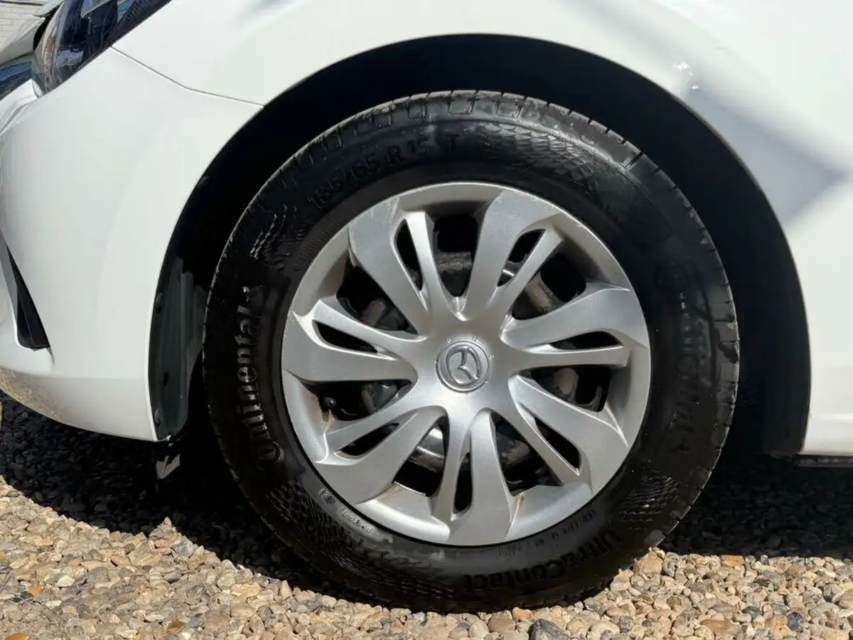 2016-mazda-mazda2-15-se-big-14