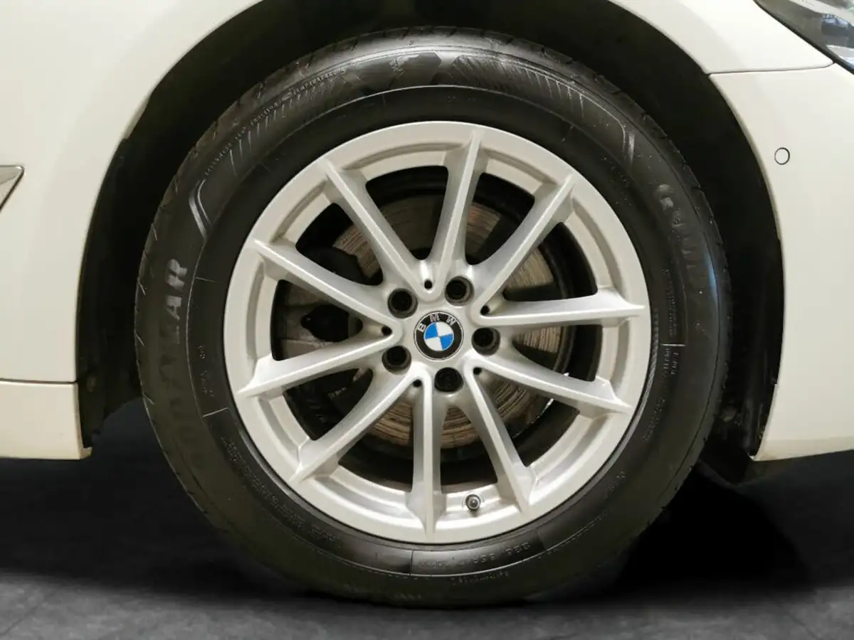 2021-bmw-5-series-20-520i-se-saloon-4d-big-27