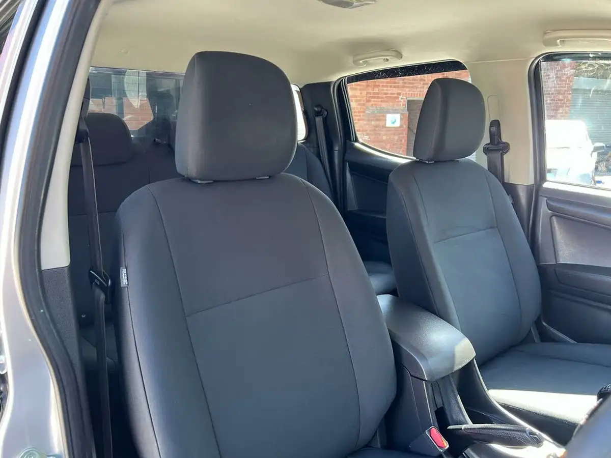 2016-isuzu-d-max-25td-4x4-double-pickup-big-19