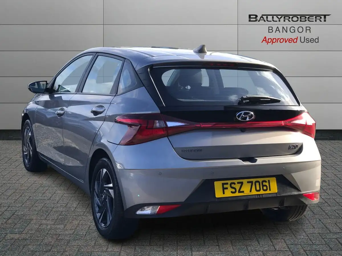 2022-hyundai-i20-10-t-gdi-se-connect-dct-big-1