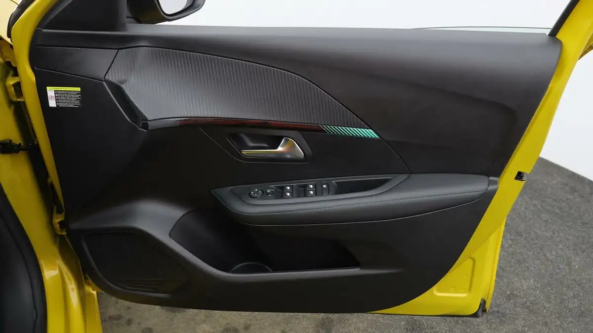 2023-peugeot-208-12-puretech-allure-premium-130ps-eat8-big-14