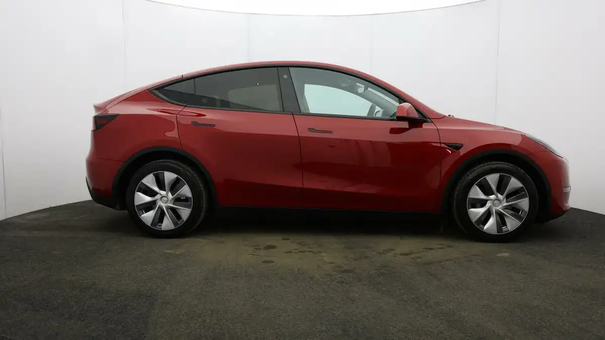2022-tesla-model-y-e-long-range-big-44