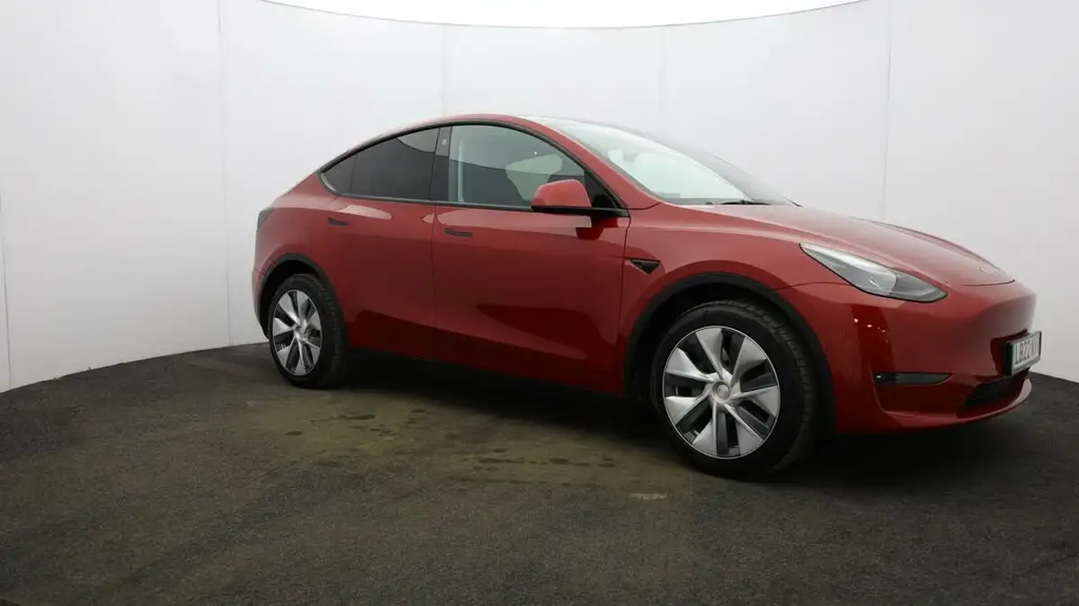 2022-tesla-model-y-e-long-range-big-40