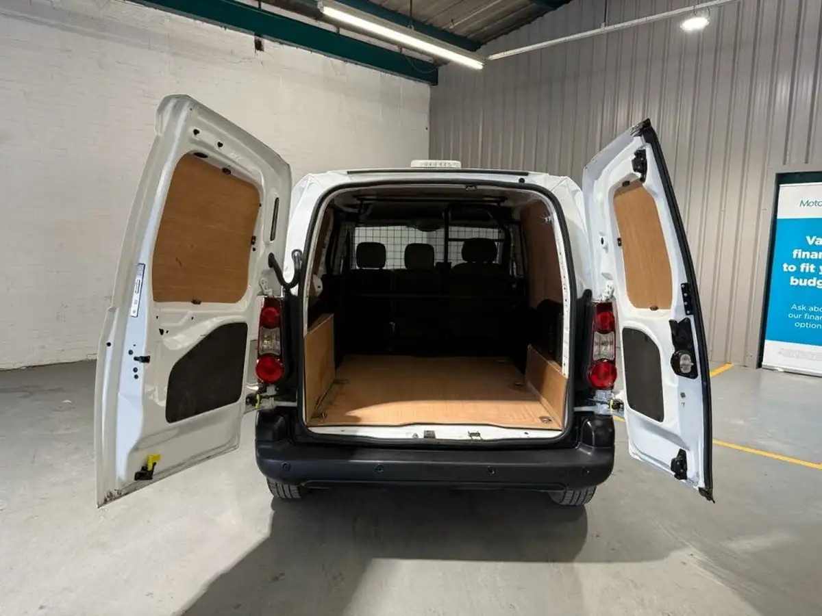 2016-citroen-berlingo-16td-l1625-enterprise-special-edition-16hdi-75-panel-big-13