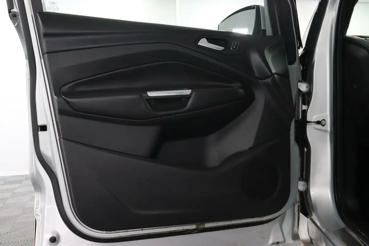 2019-ford-kuga-15tdci-st-line-ss-big-43