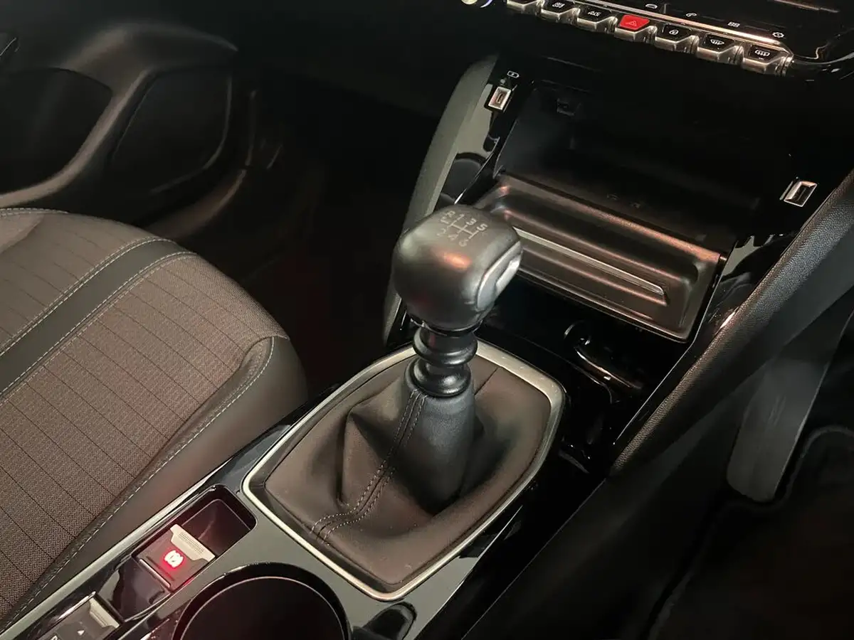 2020-peugeot-208-12-puretech-allure-100bhp-big-26