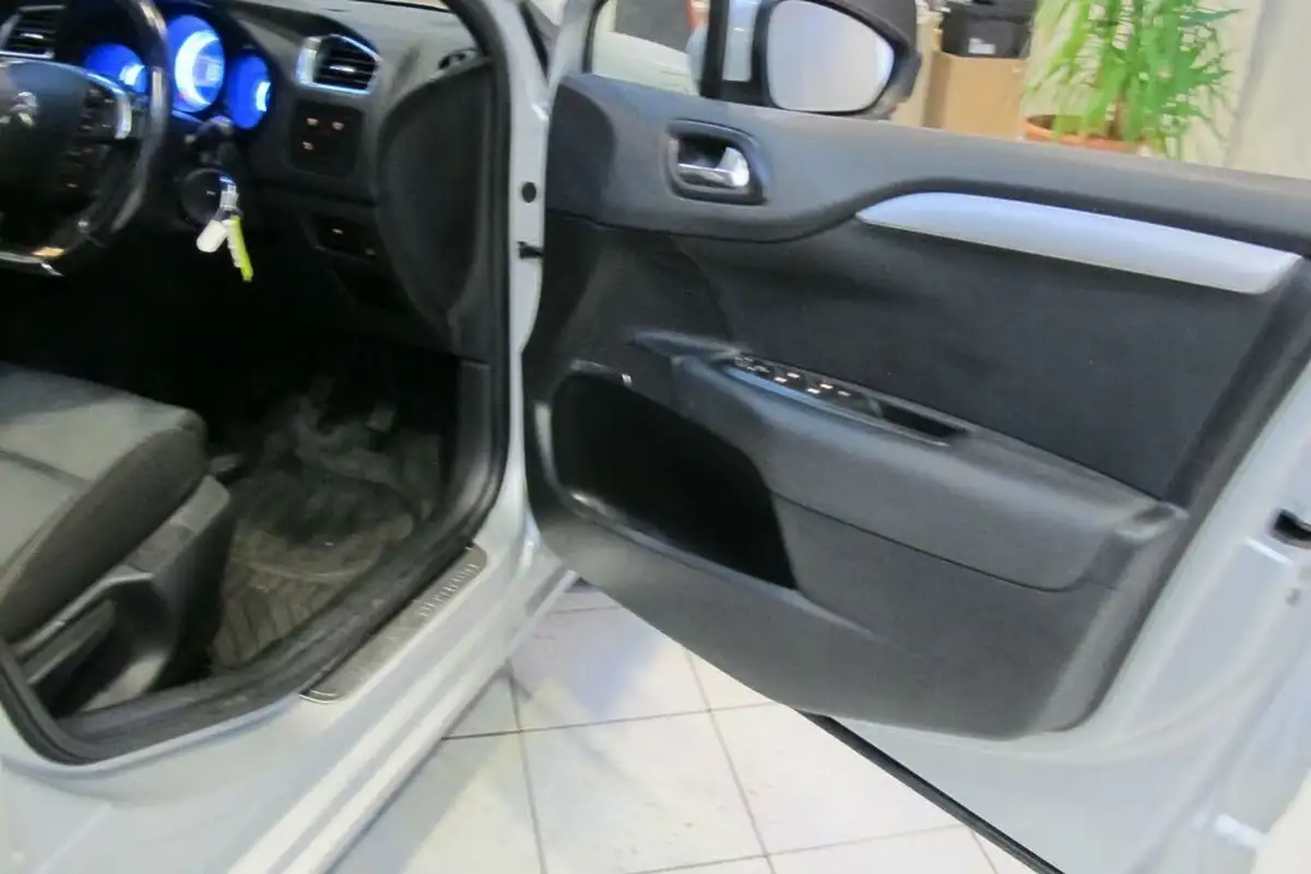 2012-citroen-c4-16td-vtr-16hdi-16v-90ps-big-20