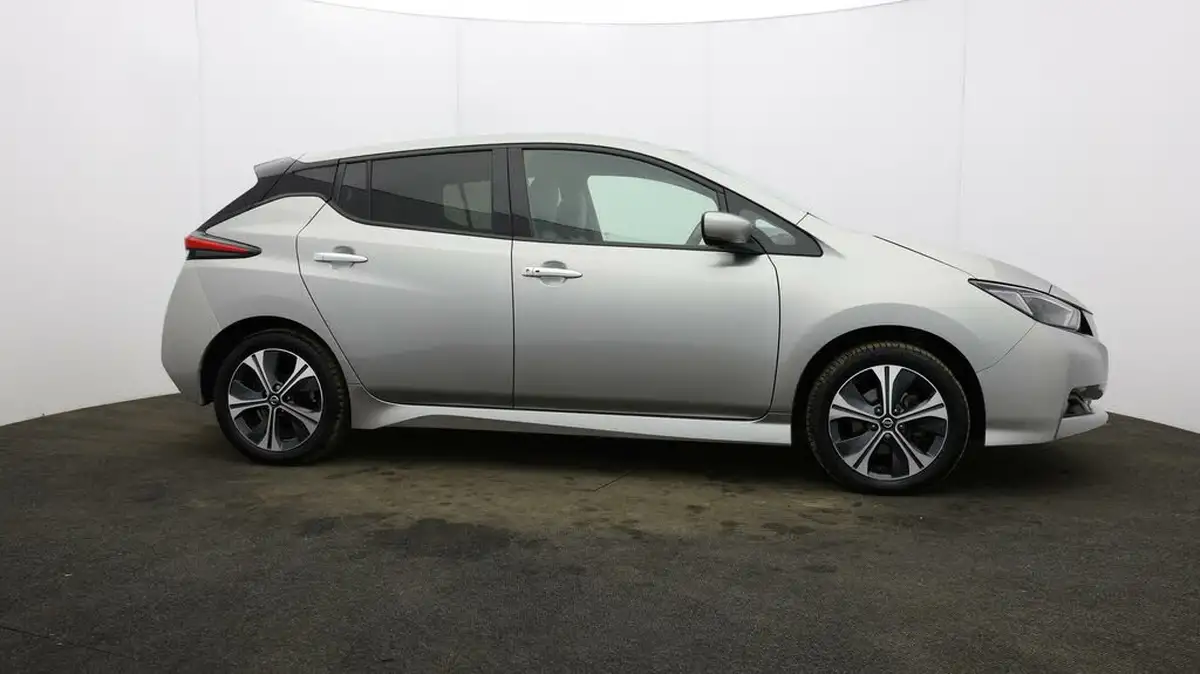 2021-nissan-leaf-e-e-n-connecta-big-43