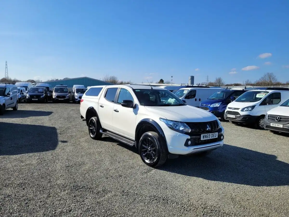 2019-mitsubishi-l200-24di-d-challenger-big-0