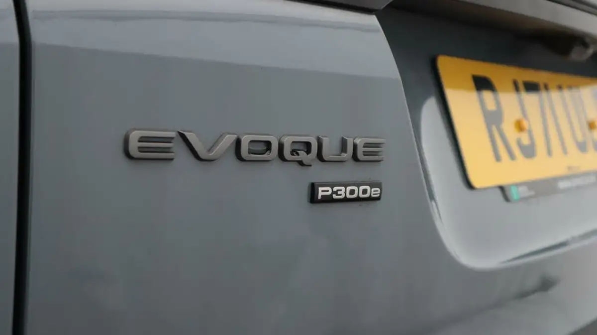 2022-land-rover-range-rover-evoque-15-p300e-r-dynamic-s-big-20
