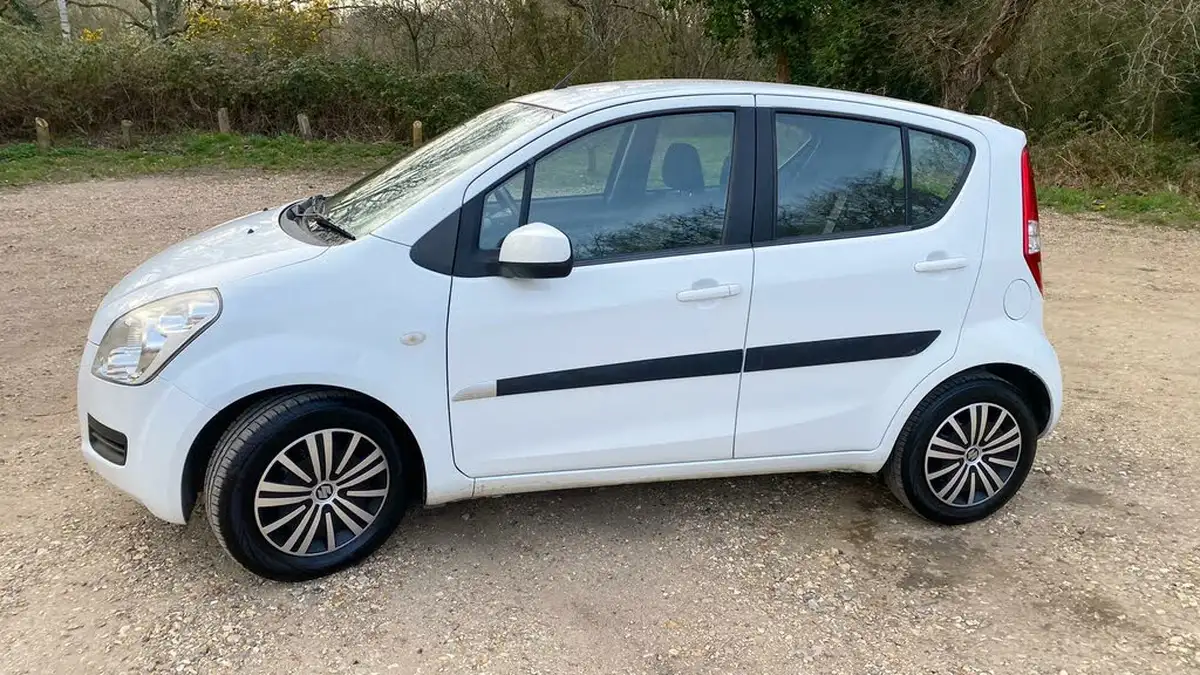 2012-suzuki-splash-10-sz2-big-7