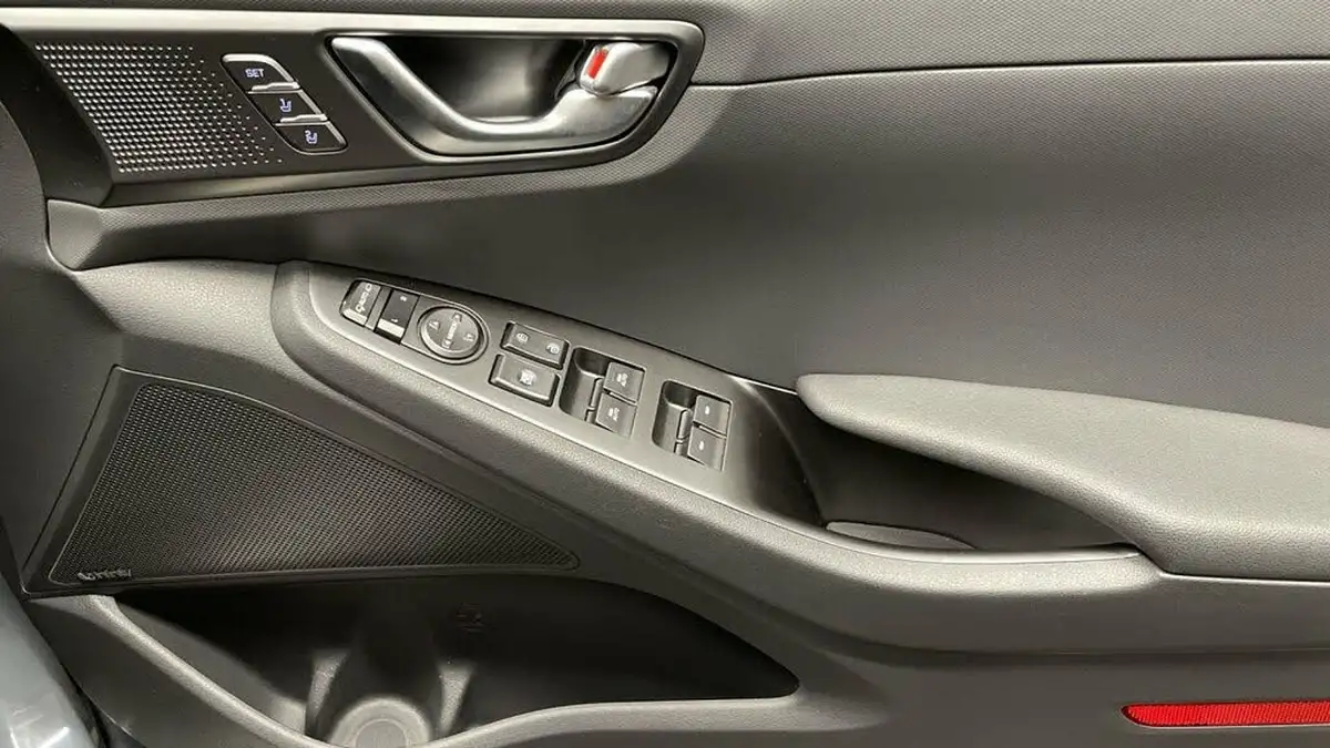 2022-hyundai-ioniq-e-premium-se-electric-big-24