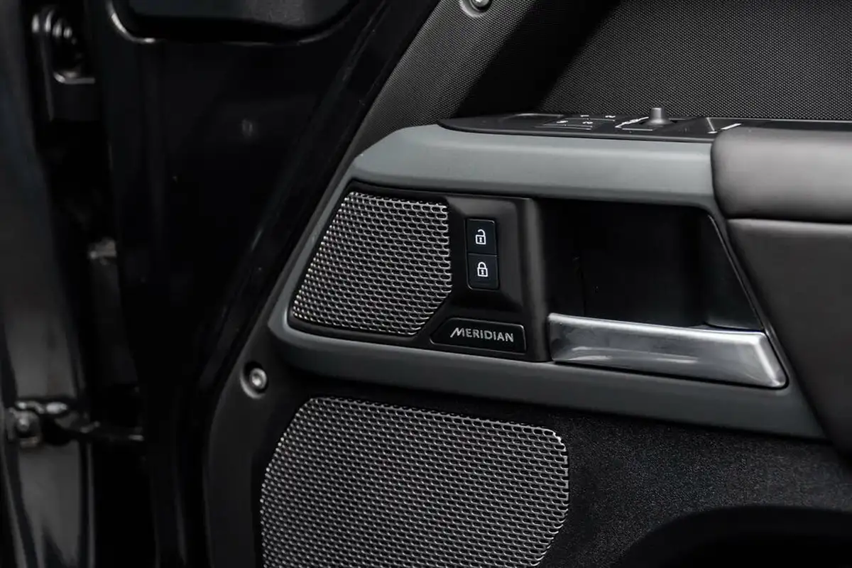 2024-land-rover-90-defender-30-d300-x-dynamic-hse-big-35