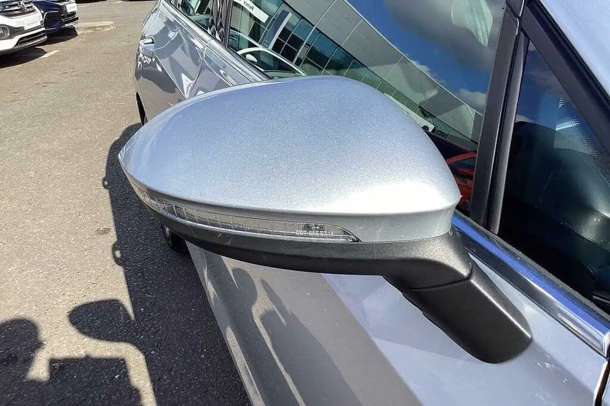 2023-volkswagen-golf-15-etsi-style-130ps-hatchback-big-22
