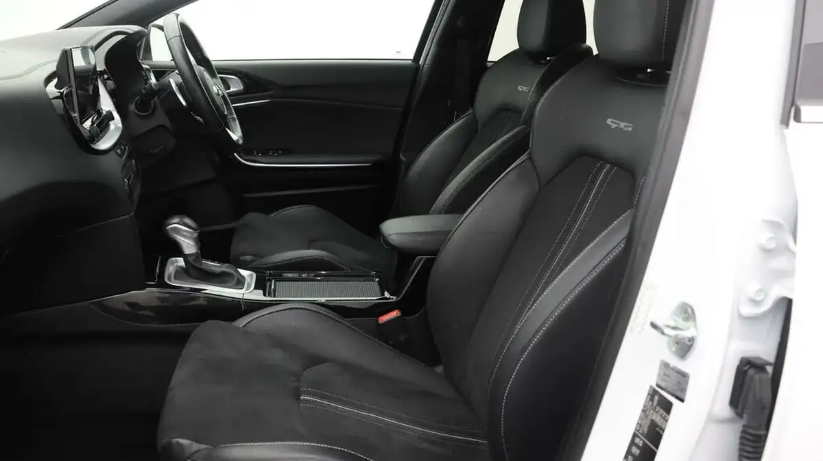 2021-kia-pro-ceed-15-t-gdi-gt-line-s-big-13