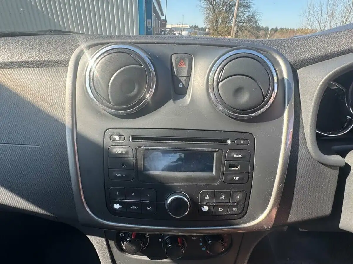2015-dacia-sandero-stepway-15d-ambiance-big-38