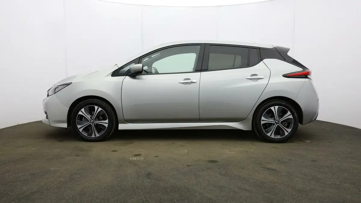 2021-nissan-leaf-e-tekna-big-68