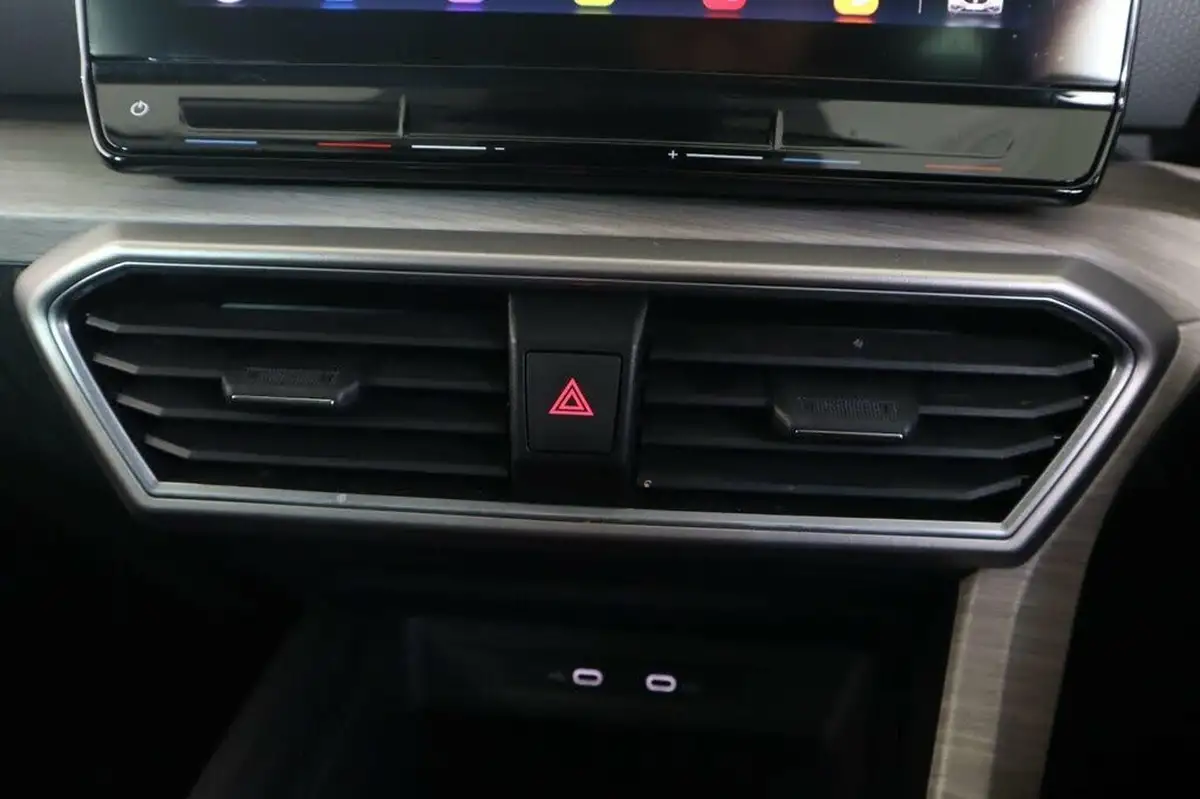 2021-seat-leon-14-e-hybrid-xcellence-hatchback-big-23
