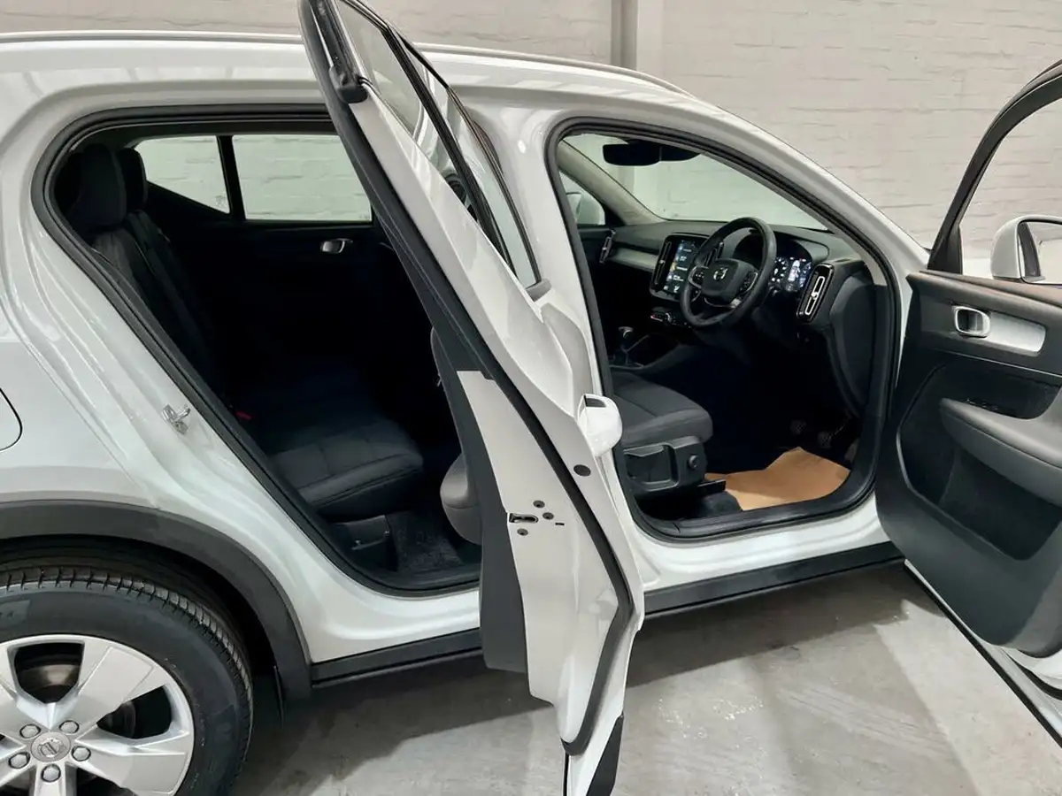 2020-volvo-xc40-15-t3-momentum-big-43