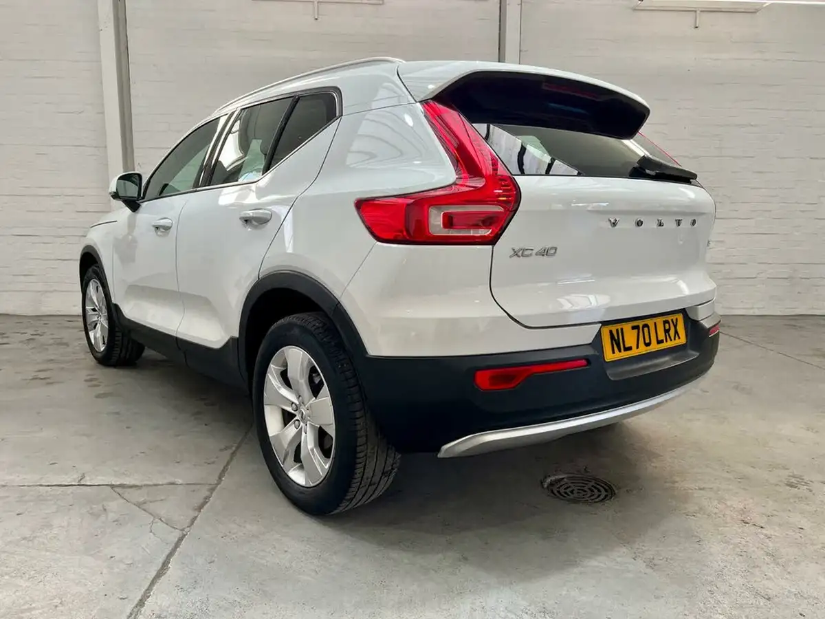2020-volvo-xc40-15-t3-momentum-big-15