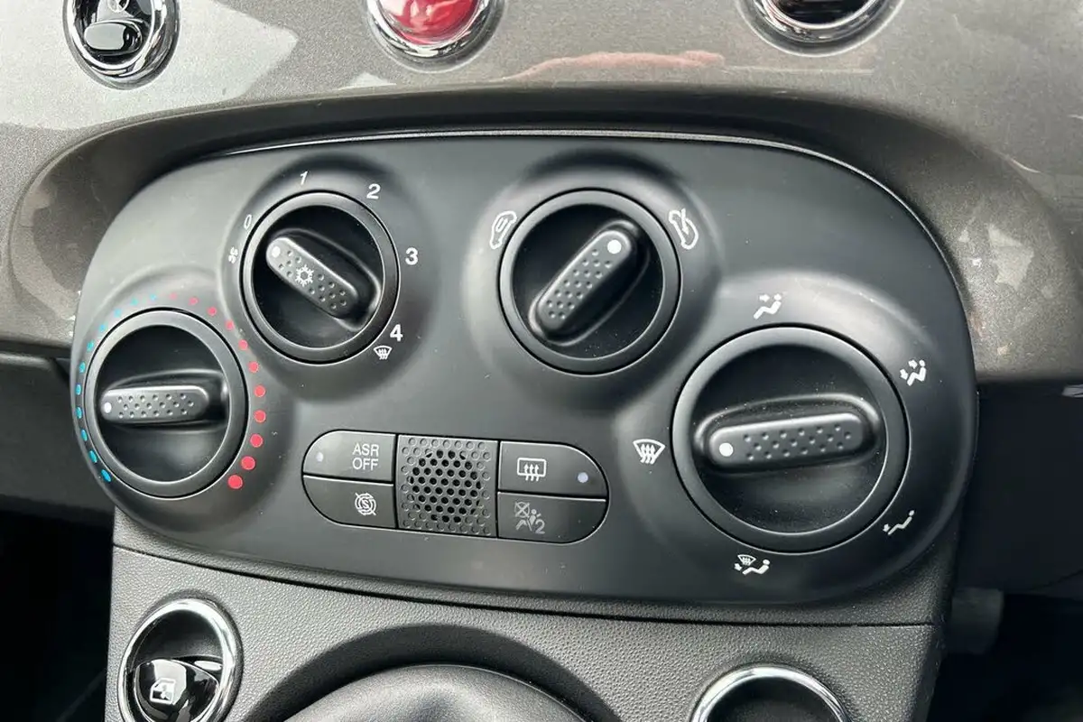 2022-fiat-500-10-dolcevita-big-11