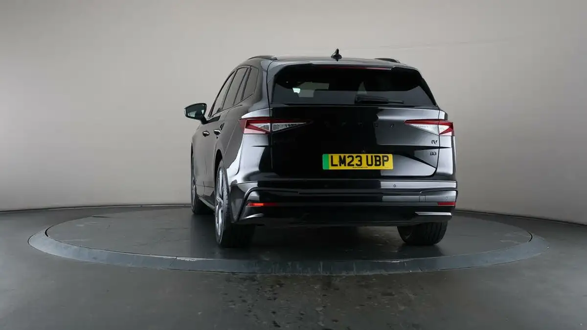 2023-skoda-enyaq-e-80-sportline-big-43