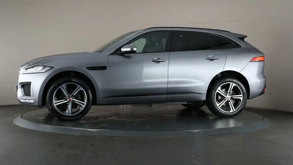 2020-jaguar-f-pace-20-i4d-chequered-flag-180ps-big-38