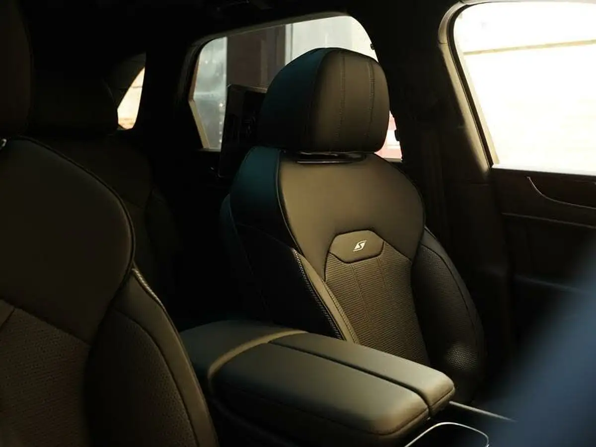 2025-bentley-bentayga-40-v8-s-big-9