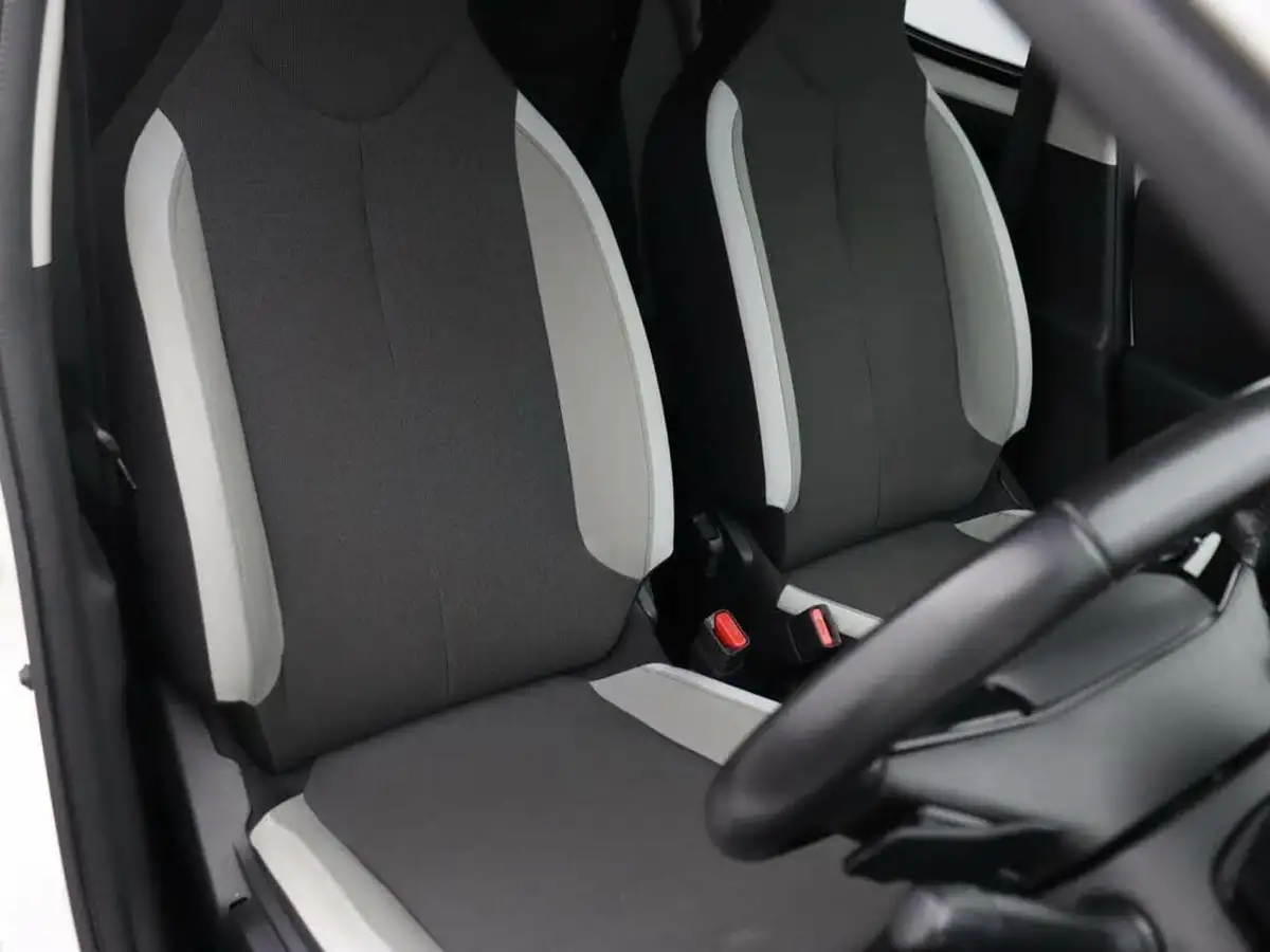 2017-toyota-aygo-10-vvt-i-x-press-71bhp-x-shift-big-8