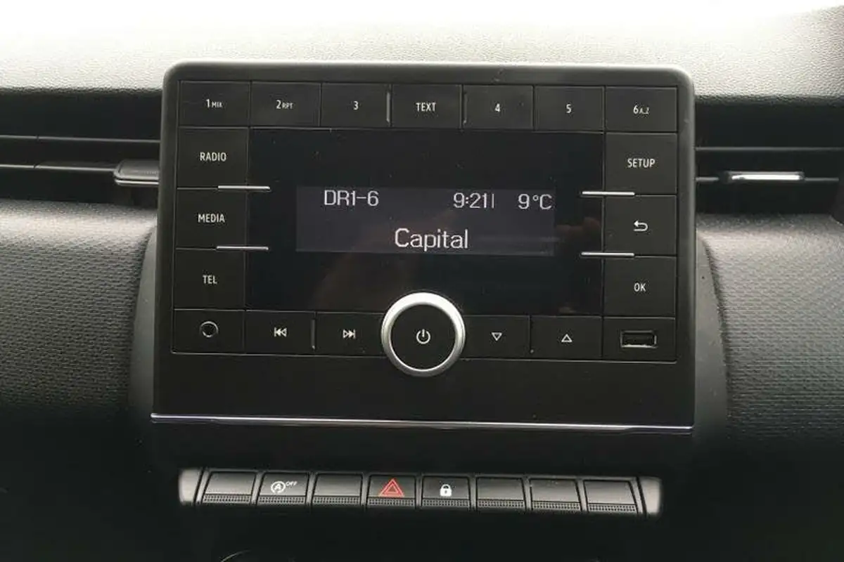 2021-renault-clio-10-sce-play-75bhp-big-12