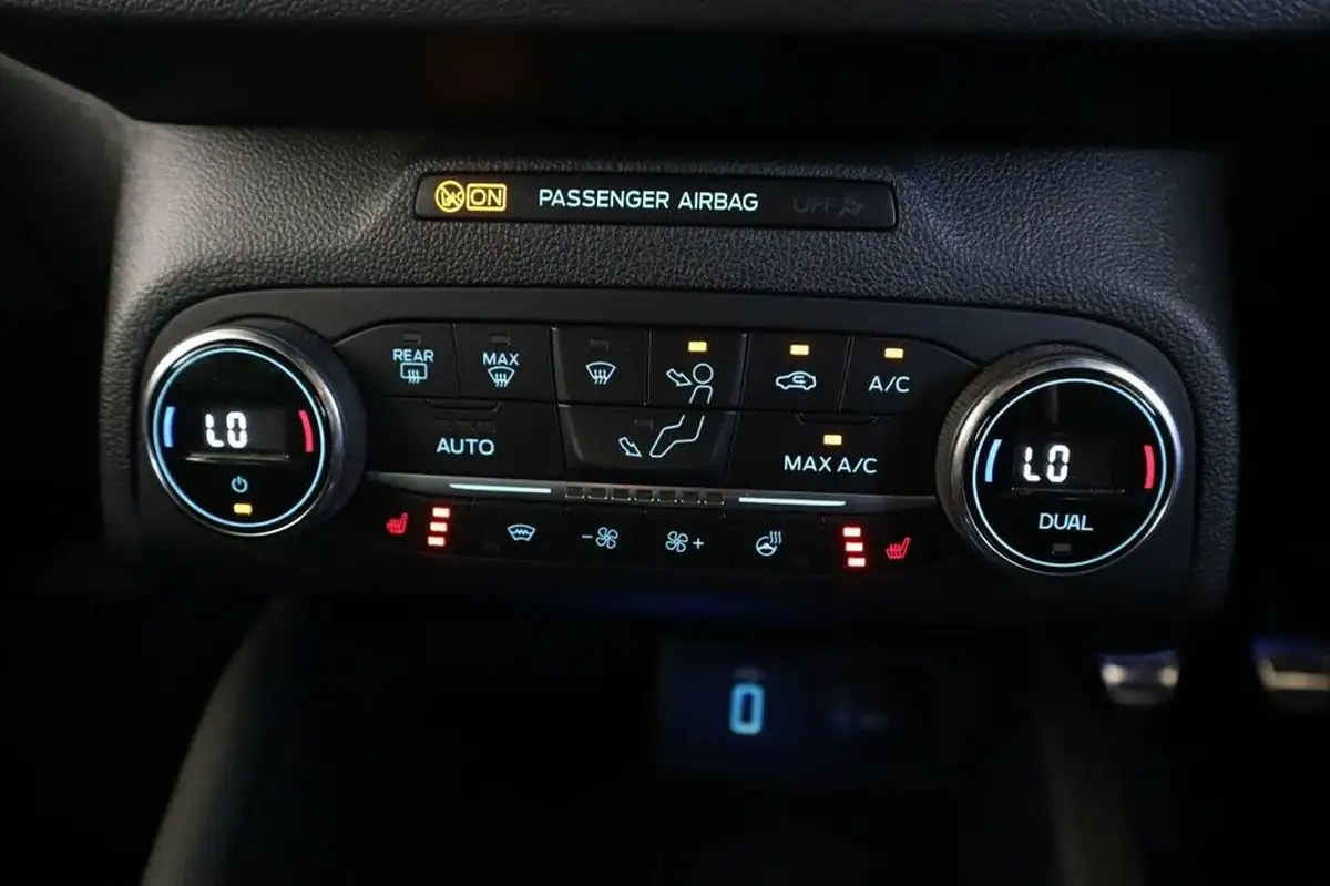 2019-ford-focus-20-st-hatchback-big-18
