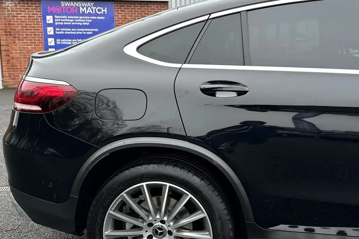 2020-mercedes-benz-glc-class-20d-glc300d-amg-line-premium-coupe-4d-big-32