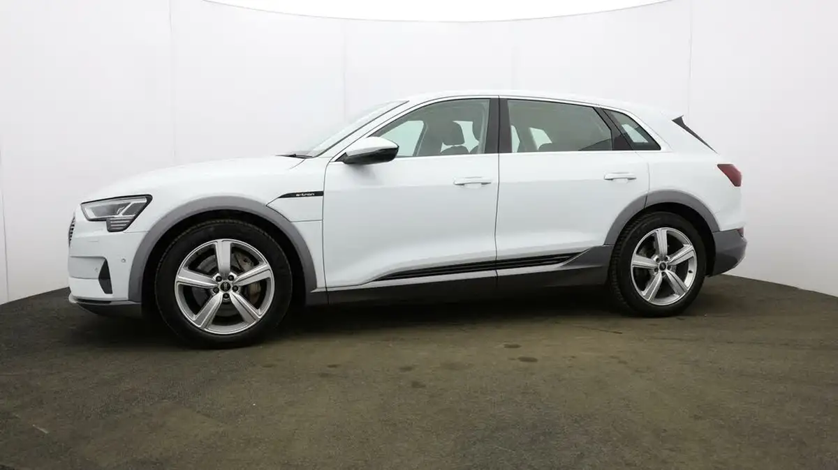 2021-audi-e-tron-50e-technik-station-wagon-big-31