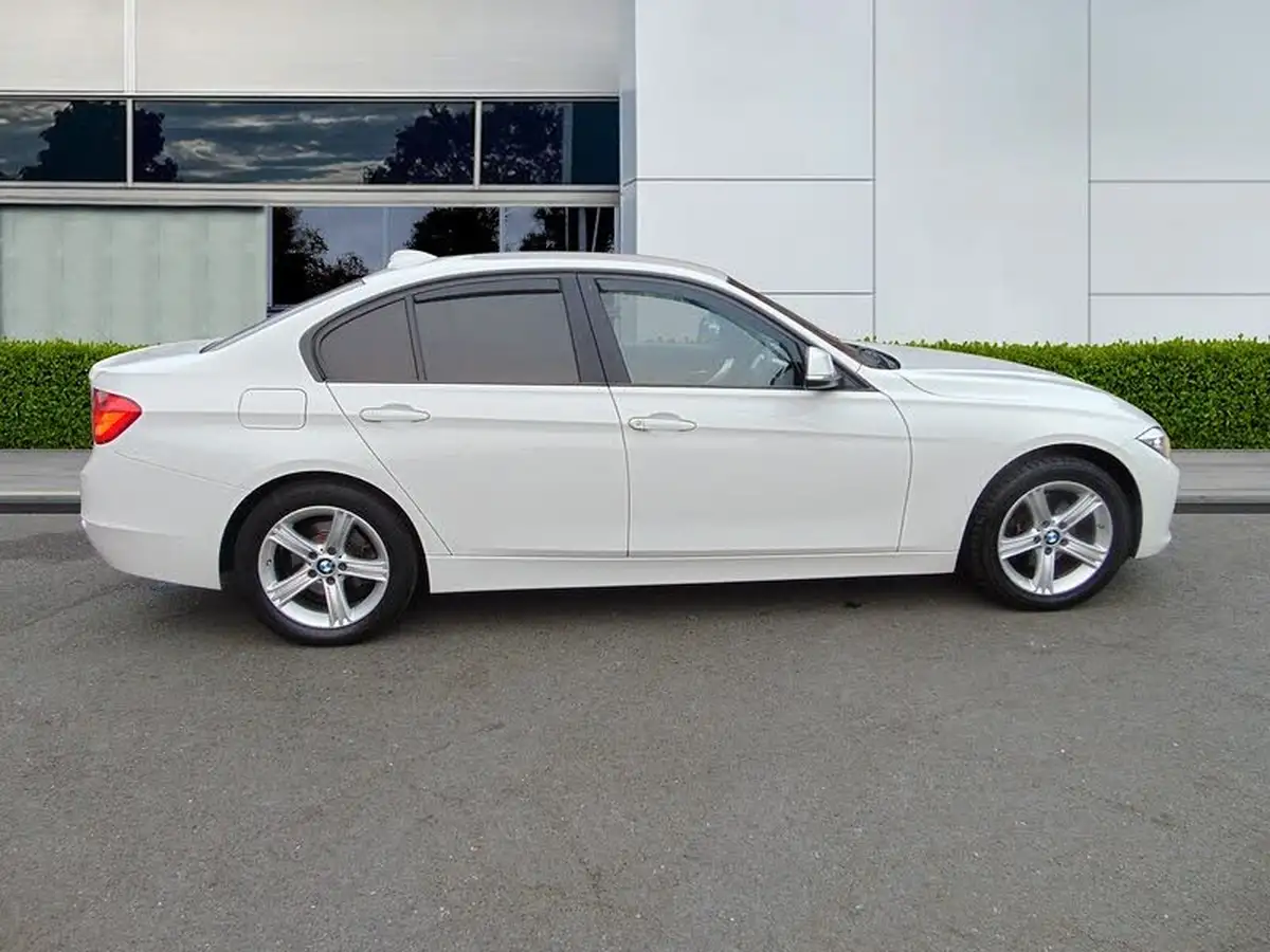 2015-bmw-3-series-20td-320d-xdrive-se-184bhp-saloon-4d-auto-big-8
