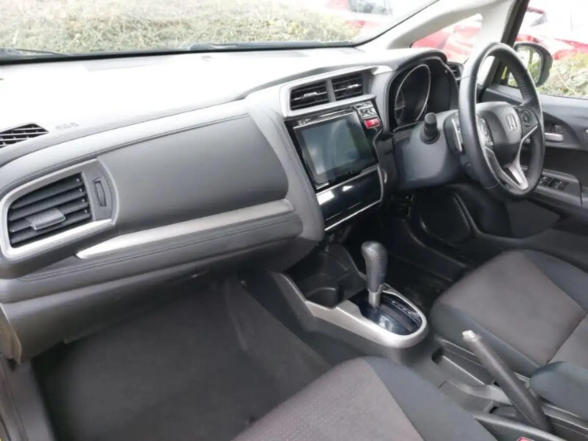 2016-honda-jazz-13-i-vtec-ex-navi-cvt-big-4